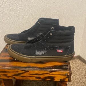 Men shoes vans no original box 

Used in decent condition